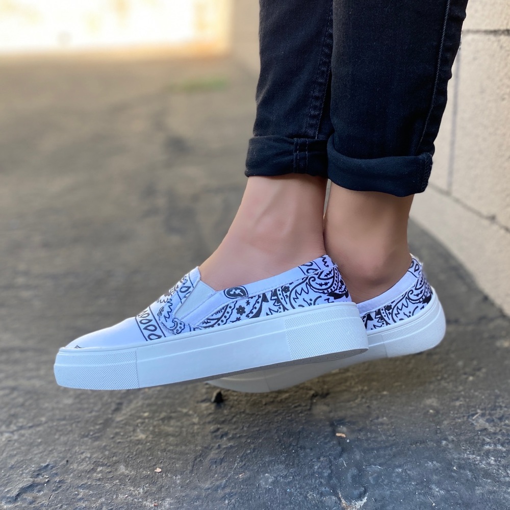 Hot White Bandana Slip On Sneakers Tennis Shoes - Picture 7 of 8